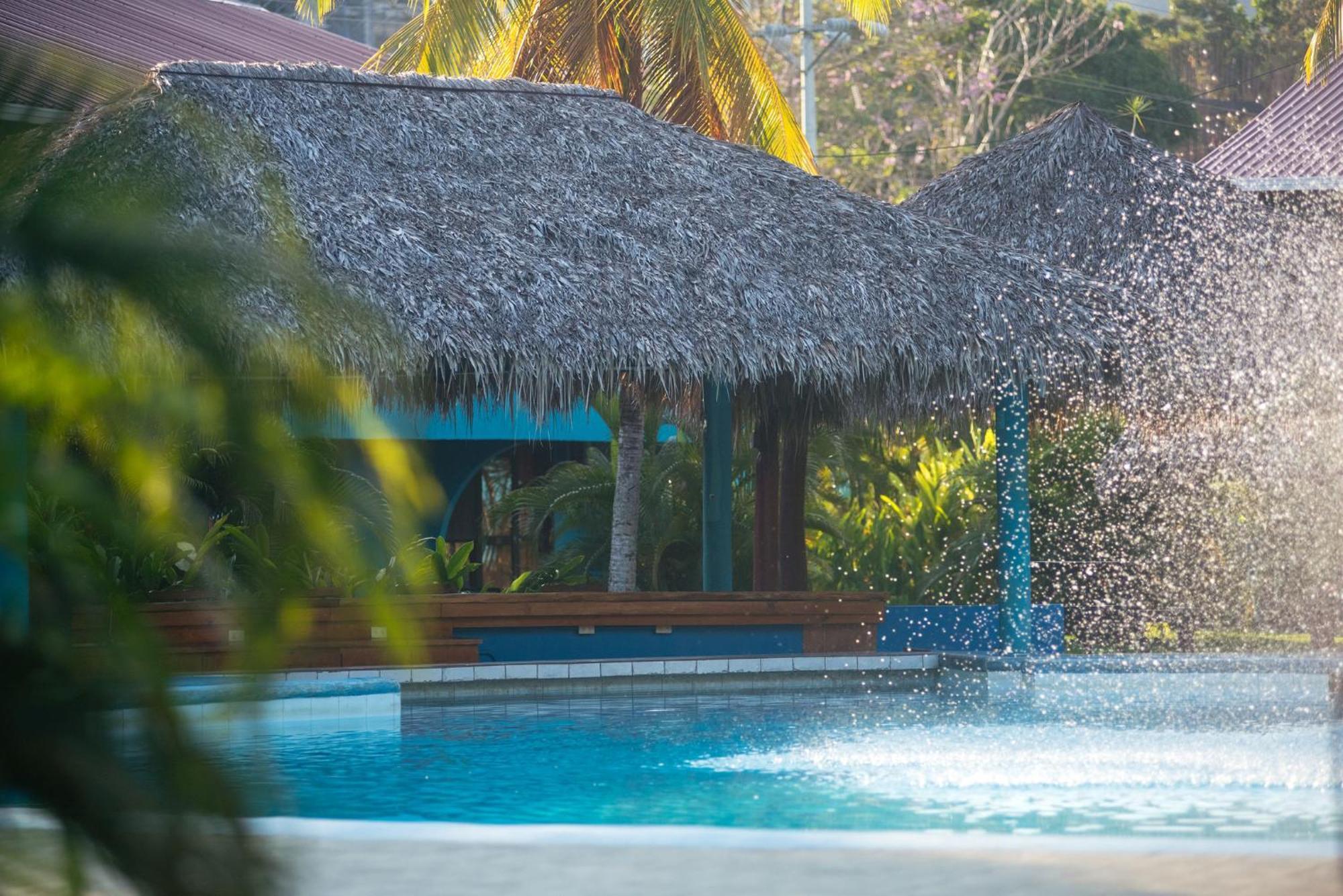 Beach Break Resort & Cr Surf Camp Jacó Eksteriør billede