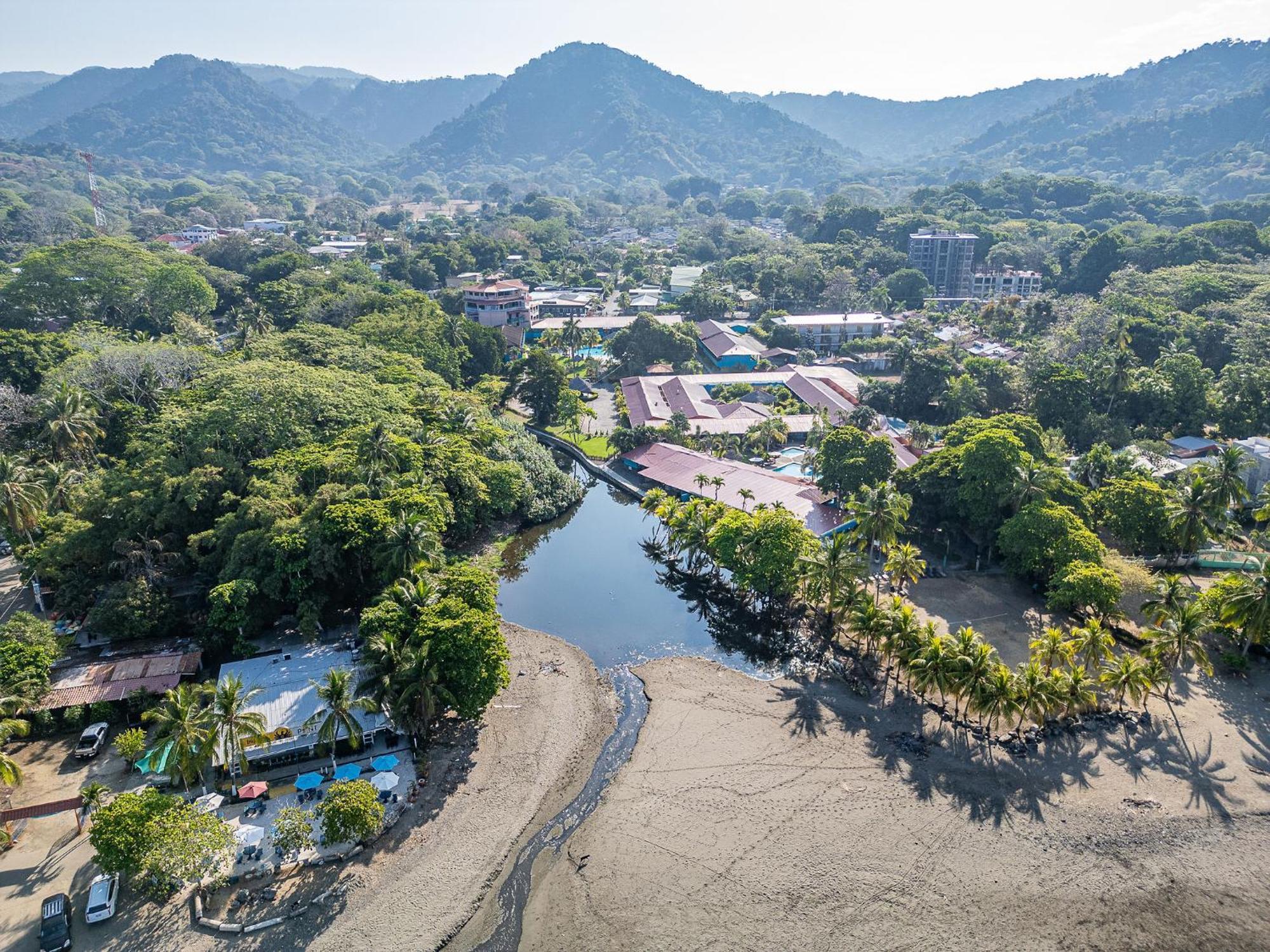 Beach Break Resort & Cr Surf Camp Jacó Eksteriør billede